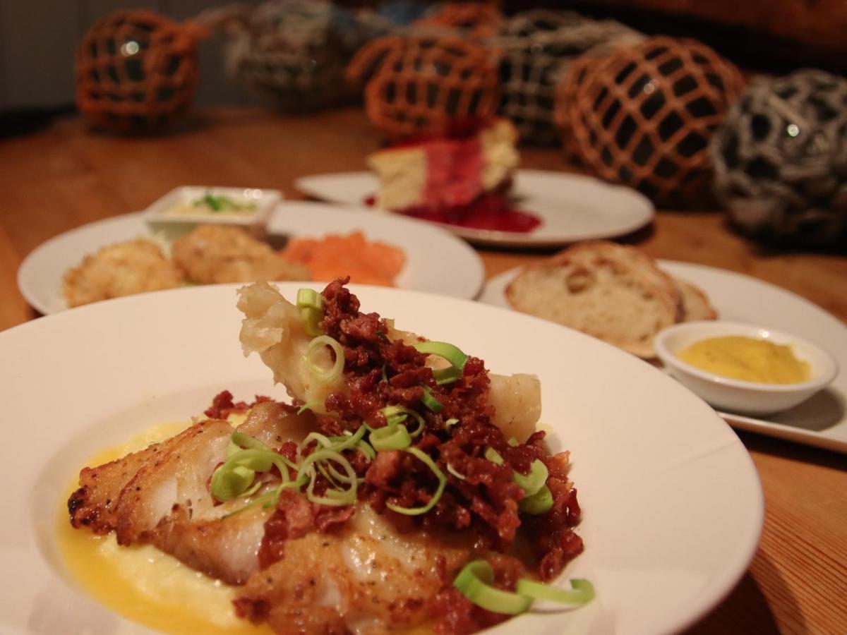 Heimbrygga Restaurant & Accommodation Skrova ภายนอก รูปภาพ
